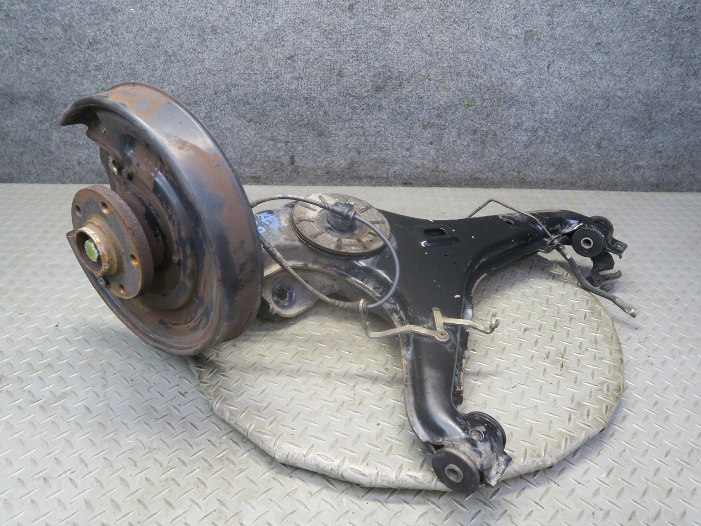 99-03 VW Eurovan T4 Rear Right Spindle Knuckle Wheel Hub Bearing 136K Miles OEM
