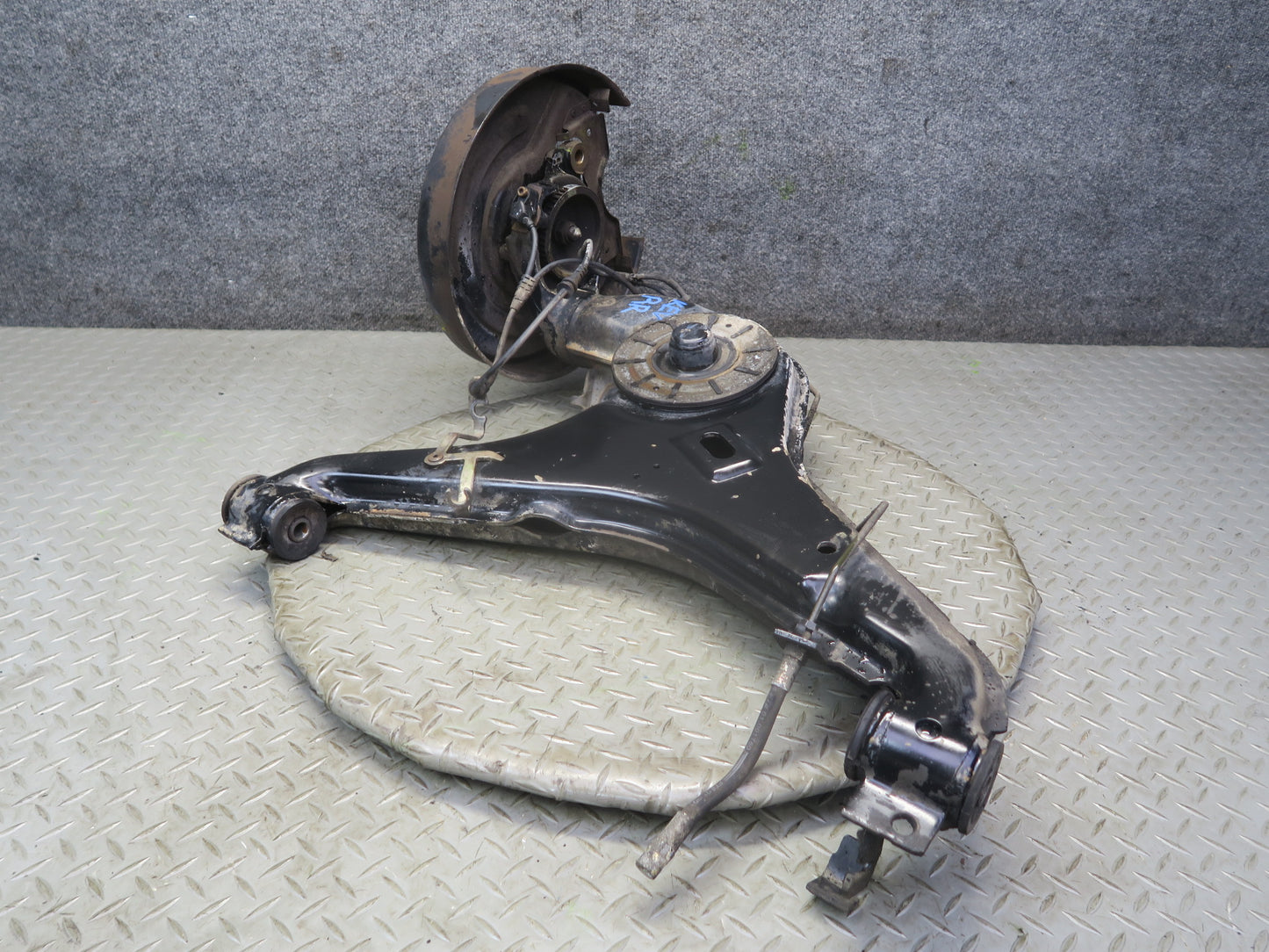 99-03 VW Eurovan T4 Rear Right Spindle Knuckle Wheel Hub Bearing 136K Miles OEM