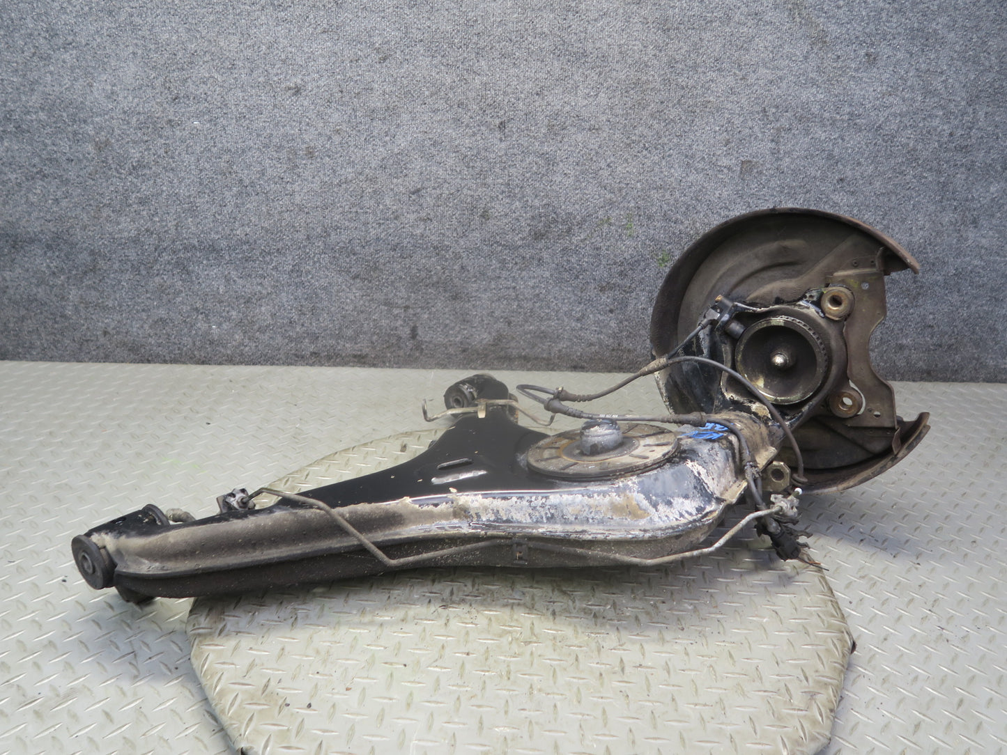 99-03 VW Eurovan T4 Rear Right Spindle Knuckle Wheel Hub Bearing 136K Miles OEM