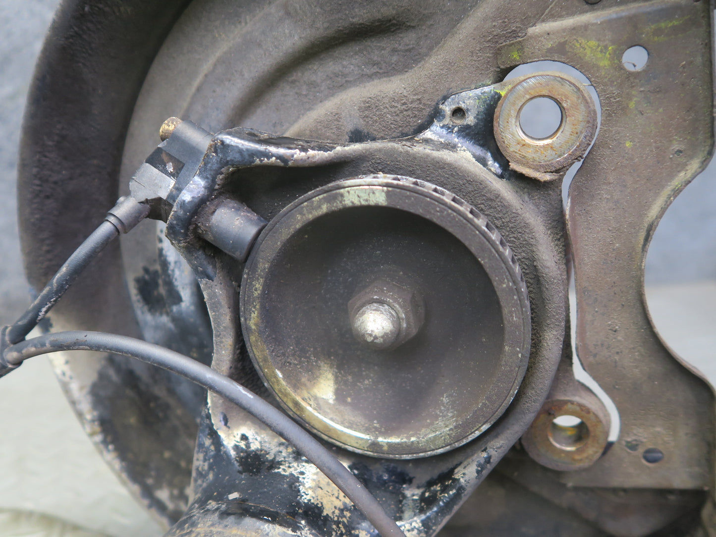 99-03 VW Eurovan T4 Rear Right Spindle Knuckle Wheel Hub Bearing 136K Miles OEM
