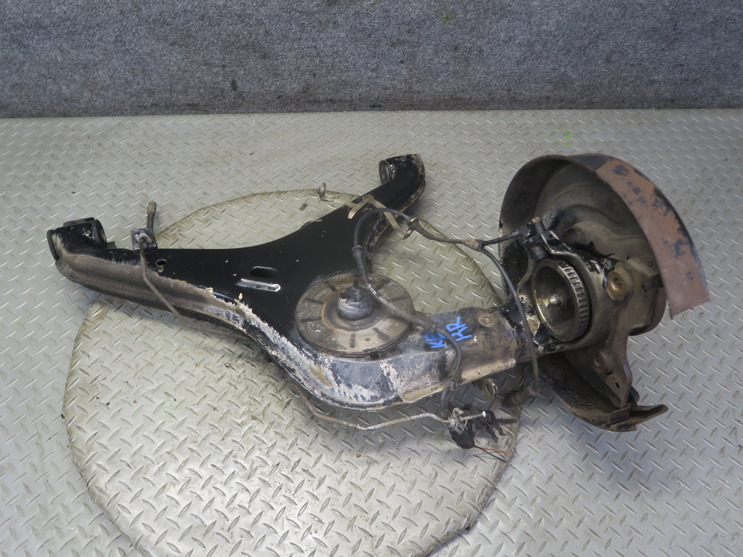 99-03 VW Eurovan T4 Rear Right Spindle Knuckle Wheel Hub Bearing 136K Miles OEM