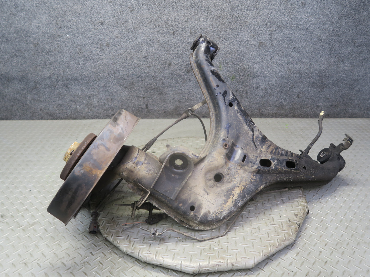 99-03 VW Eurovan T4 Rear Right Spindle Knuckle Wheel Hub Bearing 136K Miles OEM