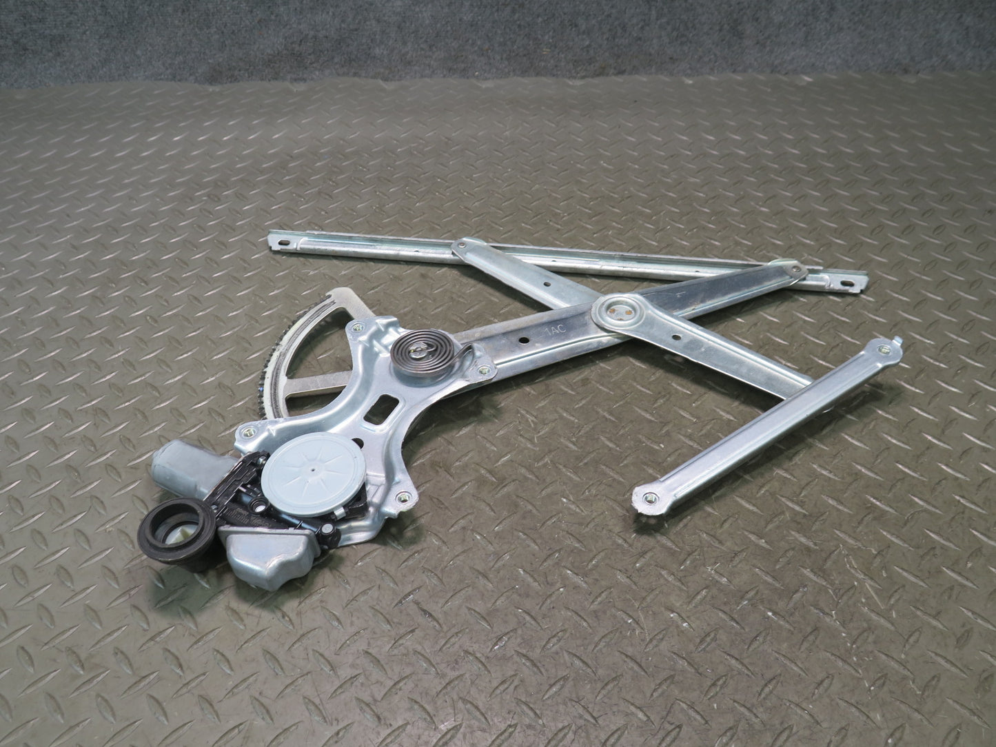 2010-2013 Lexus URJ150L GX460 Front Right Pass Door Window Regulator W/ Motor