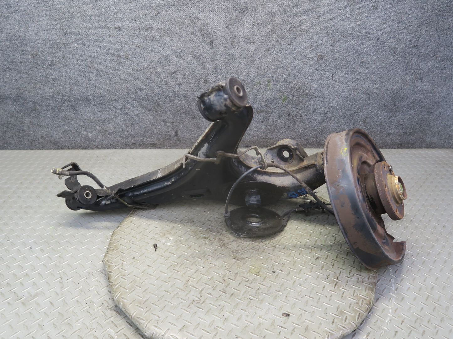 99-03 VW Eurovan T4 Rear Right Spindle Knuckle Wheel Hub Bearing 136K Miles OEM