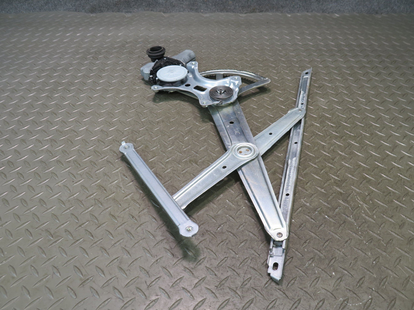 2010-2013 Lexus URJ150L GX460 Front Right Pass Door Window Regulator W/ Motor