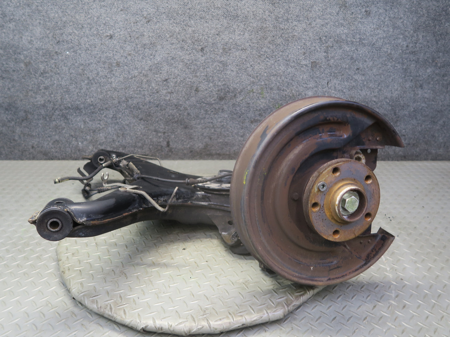 99-03 VW Eurovan T4 Rear Left Spindle Knuckle Wheel Hub Bearing 136K Miles OEM