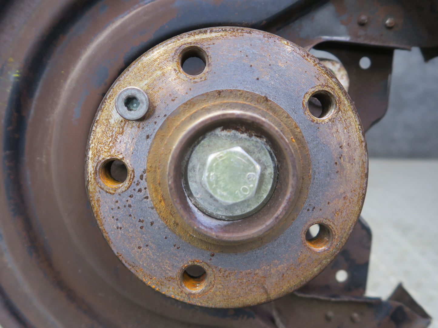 99-03 VW Eurovan T4 Rear Left Spindle Knuckle Wheel Hub Bearing 136K Miles OEM