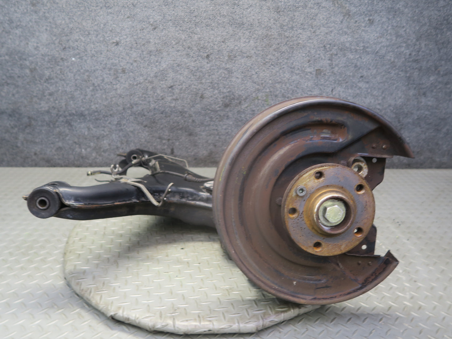99-03 VW Eurovan T4 Rear Left Spindle Knuckle Wheel Hub Bearing 136K Miles OEM