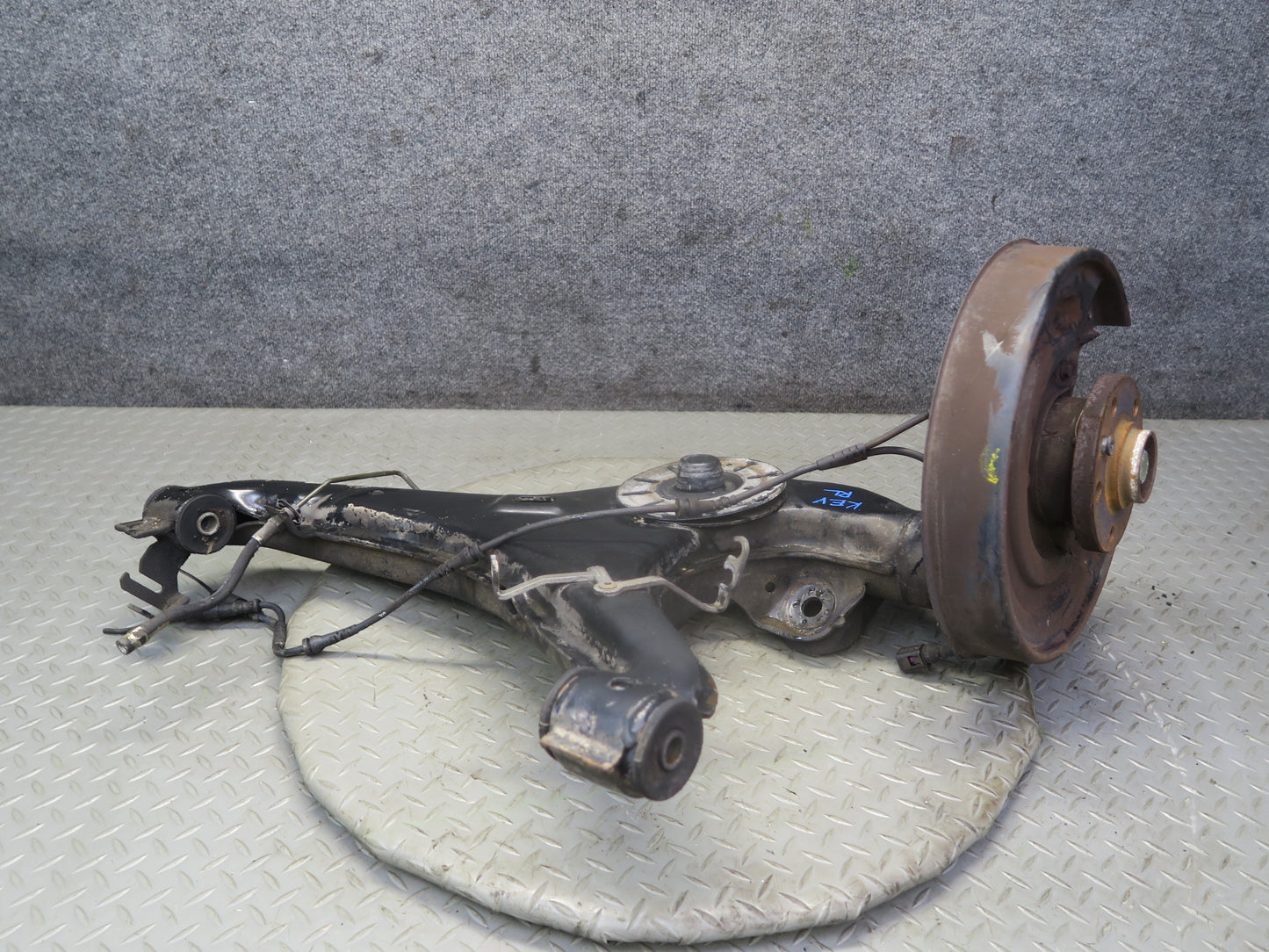 99-03 VW Eurovan T4 Rear Left Spindle Knuckle Wheel Hub Bearing 136K Miles OEM