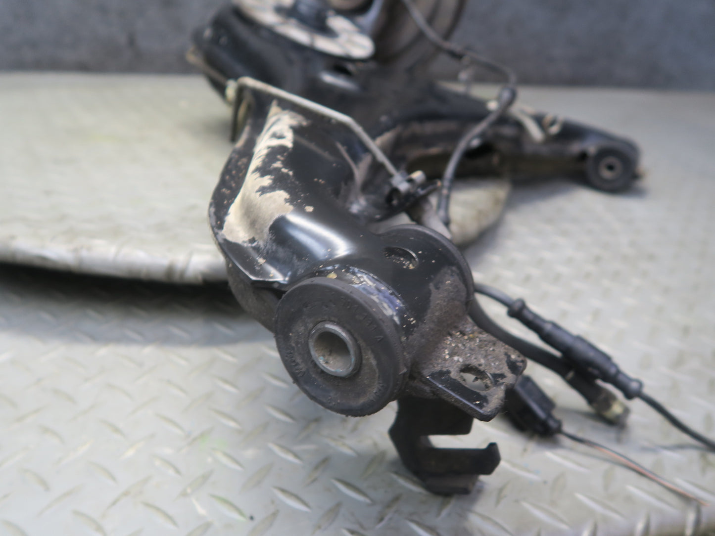 99-03 VW Eurovan T4 Rear Left Spindle Knuckle Wheel Hub Bearing 136K Miles OEM