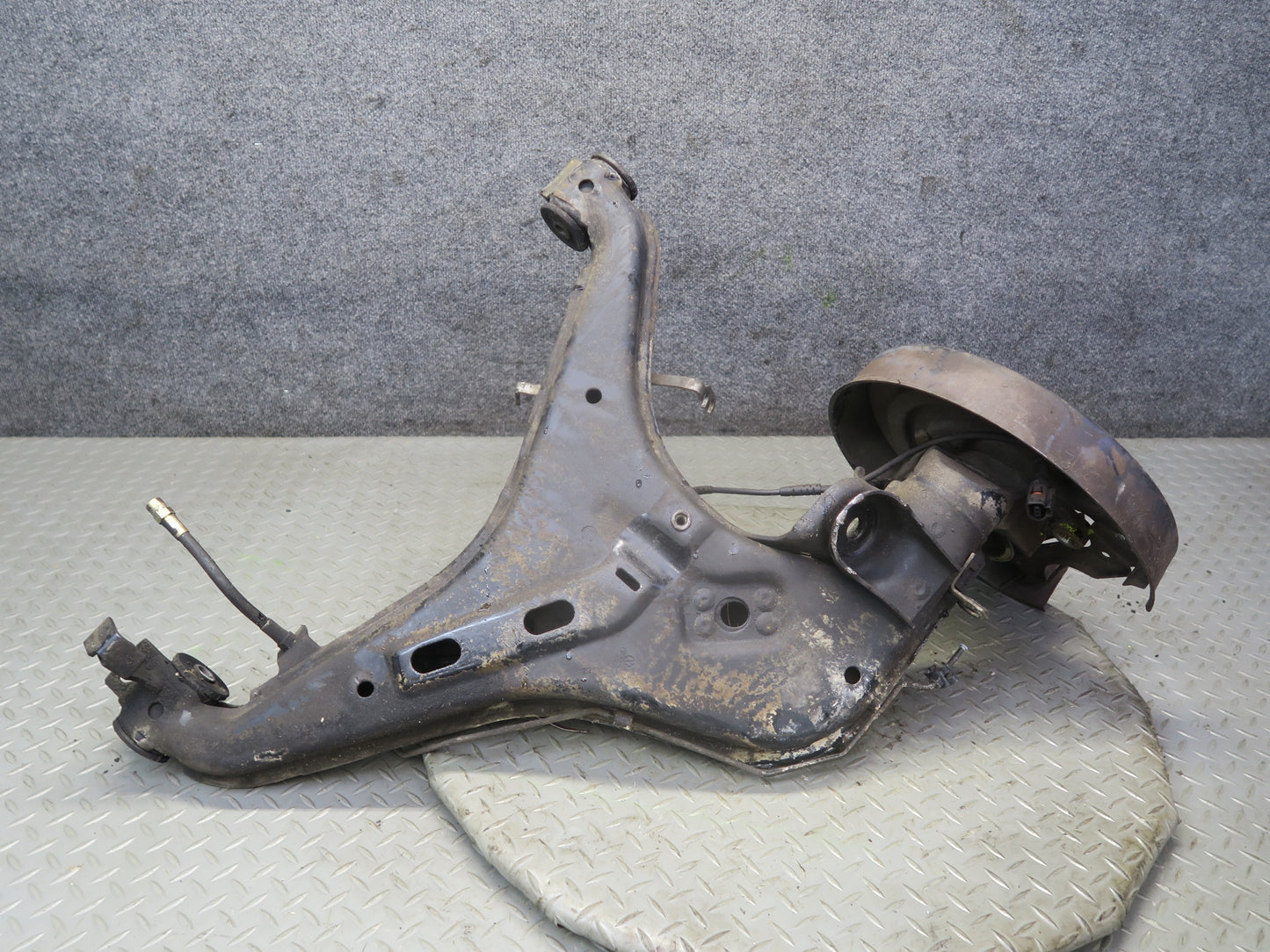 99-03 VW Eurovan T4 Rear Left Spindle Knuckle Wheel Hub Bearing 136K Miles OEM