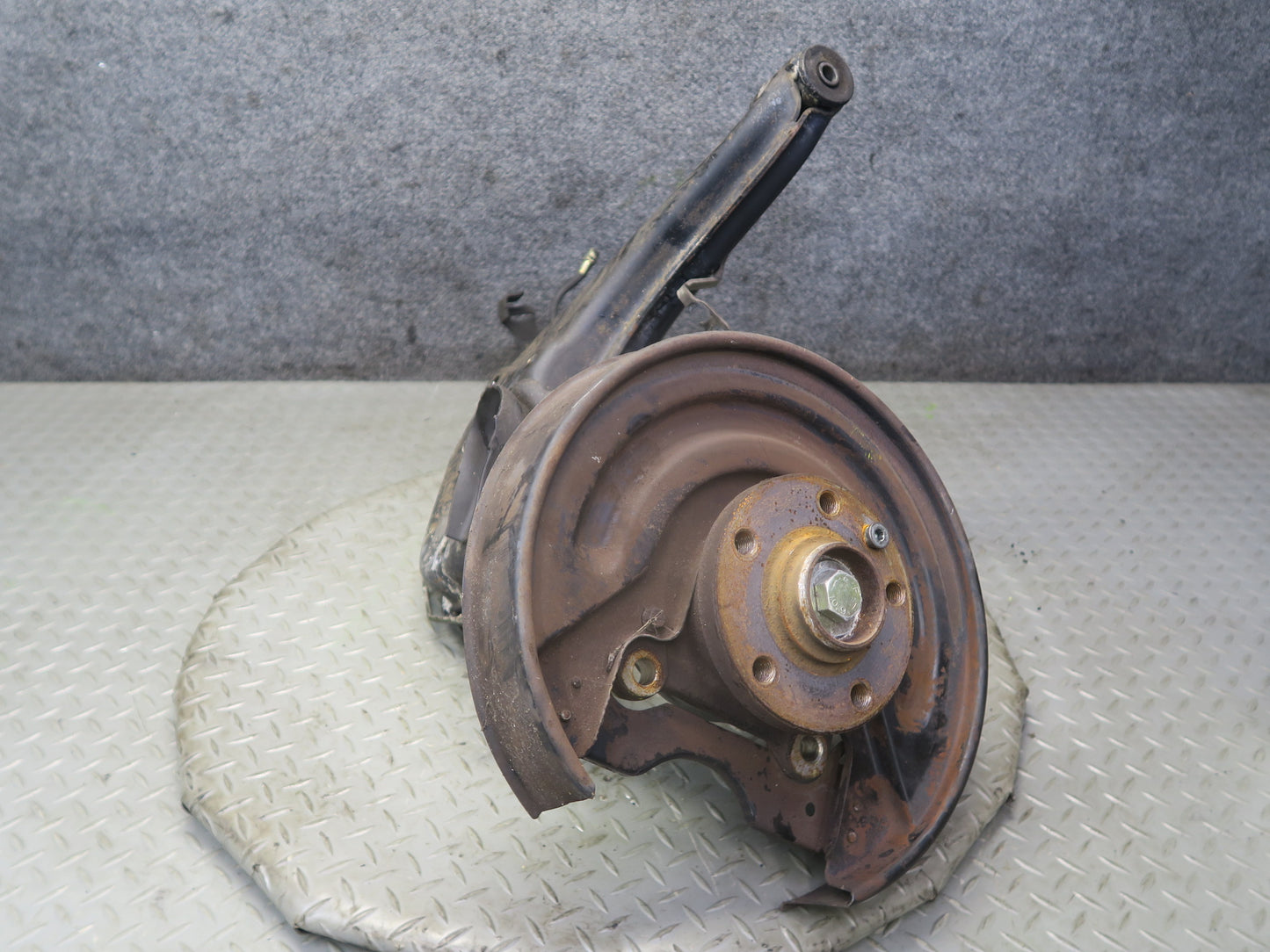 99-03 VW Eurovan T4 Rear Left Spindle Knuckle Wheel Hub Bearing 136K Miles OEM