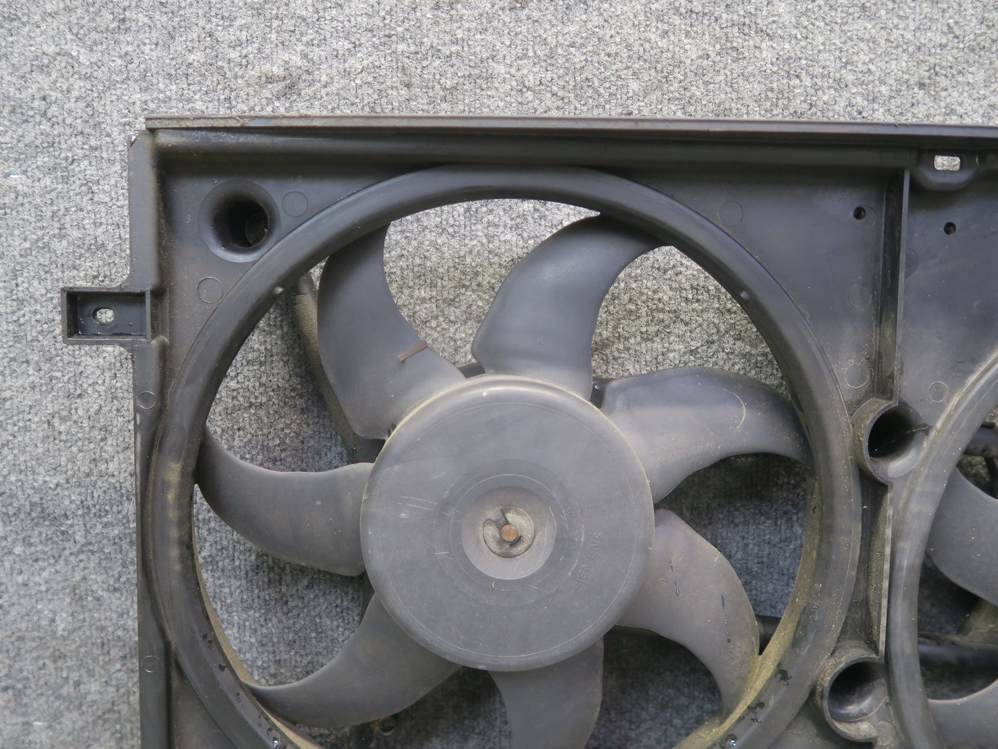 99-03 VW Eurovan T4 2.8L Engine Radiator Cooling Fan Motor Shroud 7D0121207 OEM