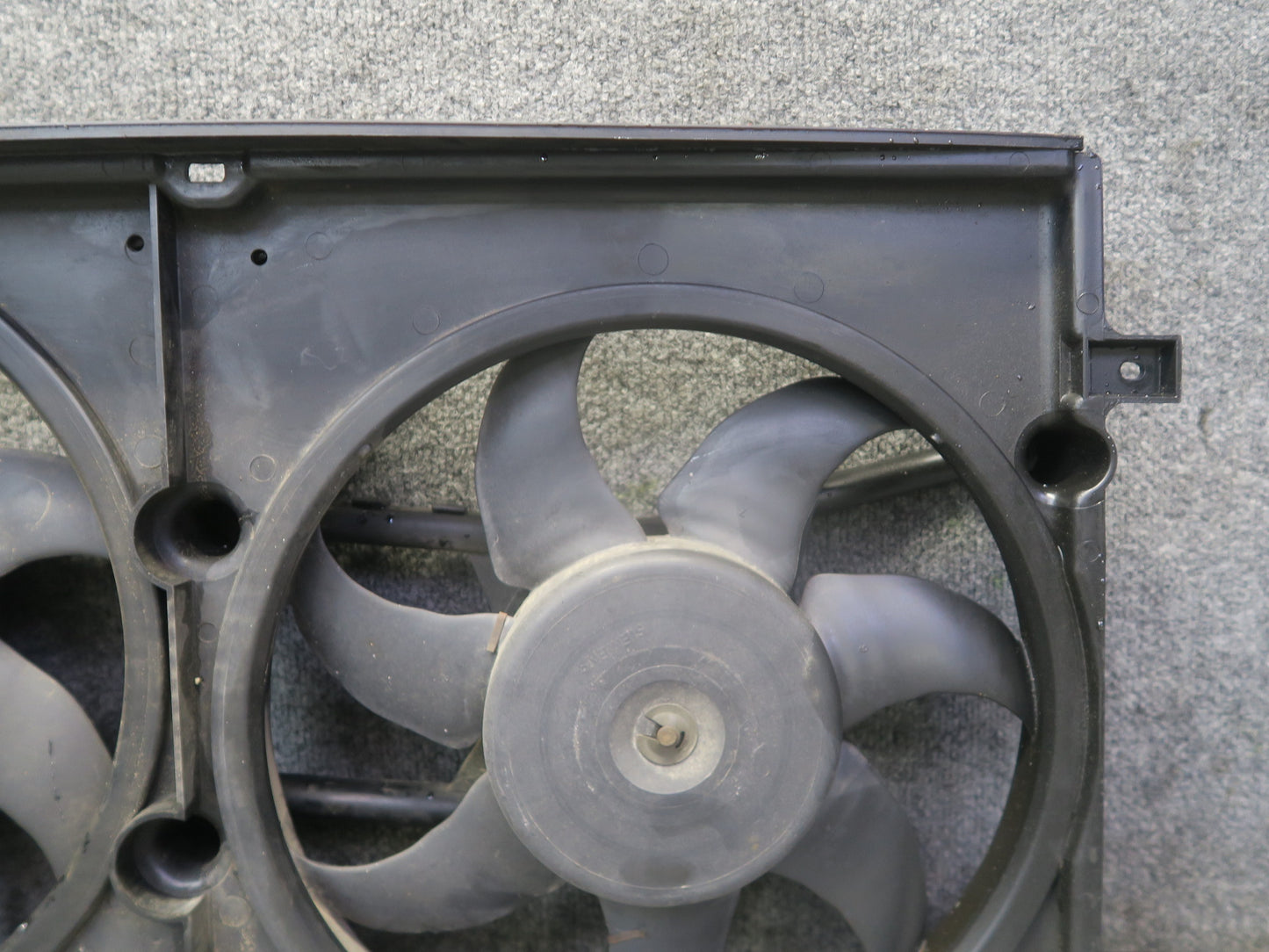 99-03 VW Eurovan T4 2.8L Engine Radiator Cooling Fan Motor Shroud 7D0121207 OEM