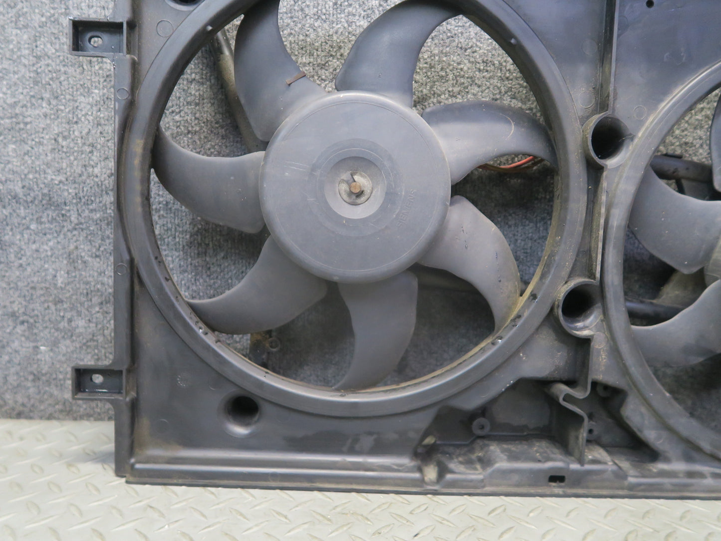 99-03 VW Eurovan T4 2.8L Engine Radiator Cooling Fan Motor Shroud 7D0121207 OEM