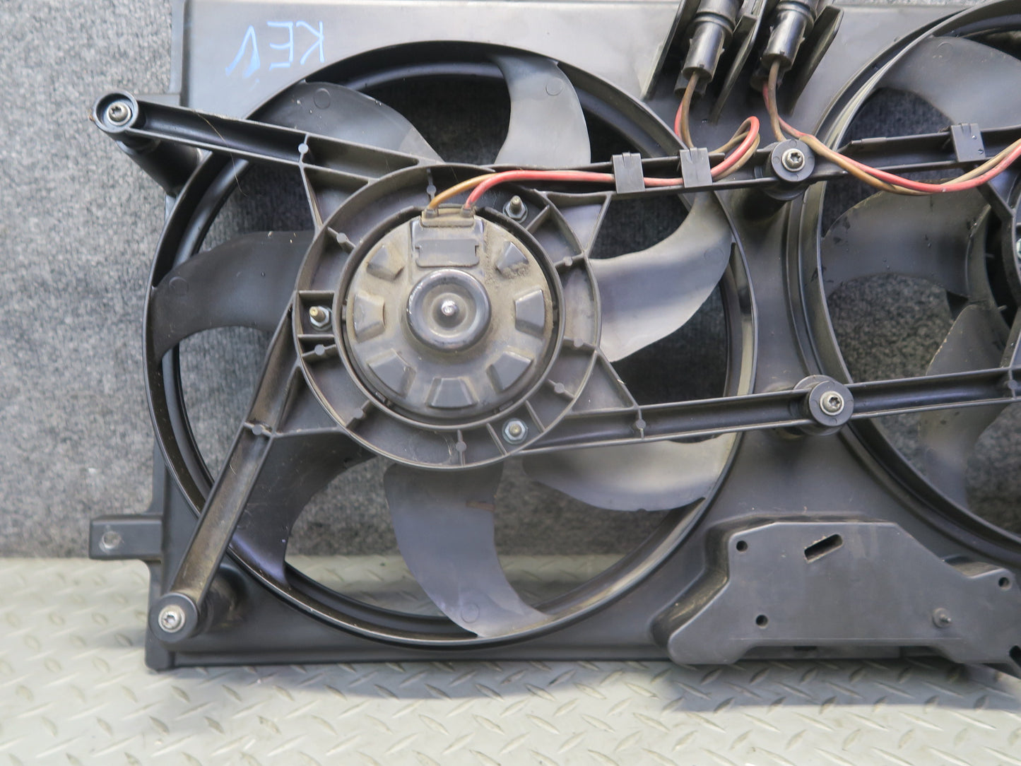 99-03 VW Eurovan T4 2.8L Engine Radiator Cooling Fan Motor Shroud 7D0121207 OEM