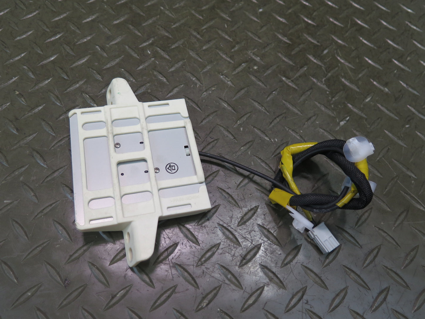 2010-2013 Lexus URJ150L GX460 GPS Navigation Antenna Module 86860-60190