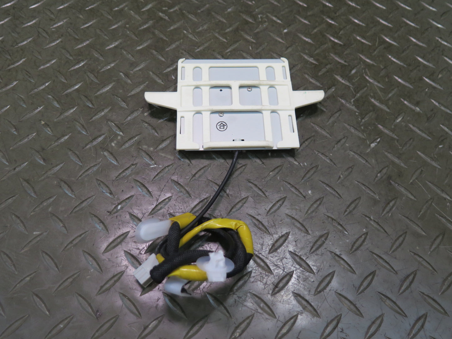 2010-2013 Lexus URJ150L GX460 GPS Navigation Antenna Module 86860-60190