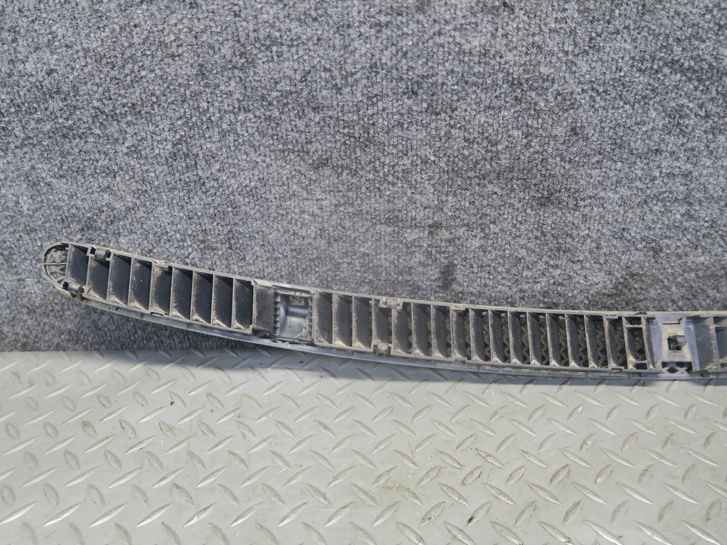 99-03 VW Eurovan T4 Front Windshield Vent Cowl Grille w Washer Nozzle Jets OEM