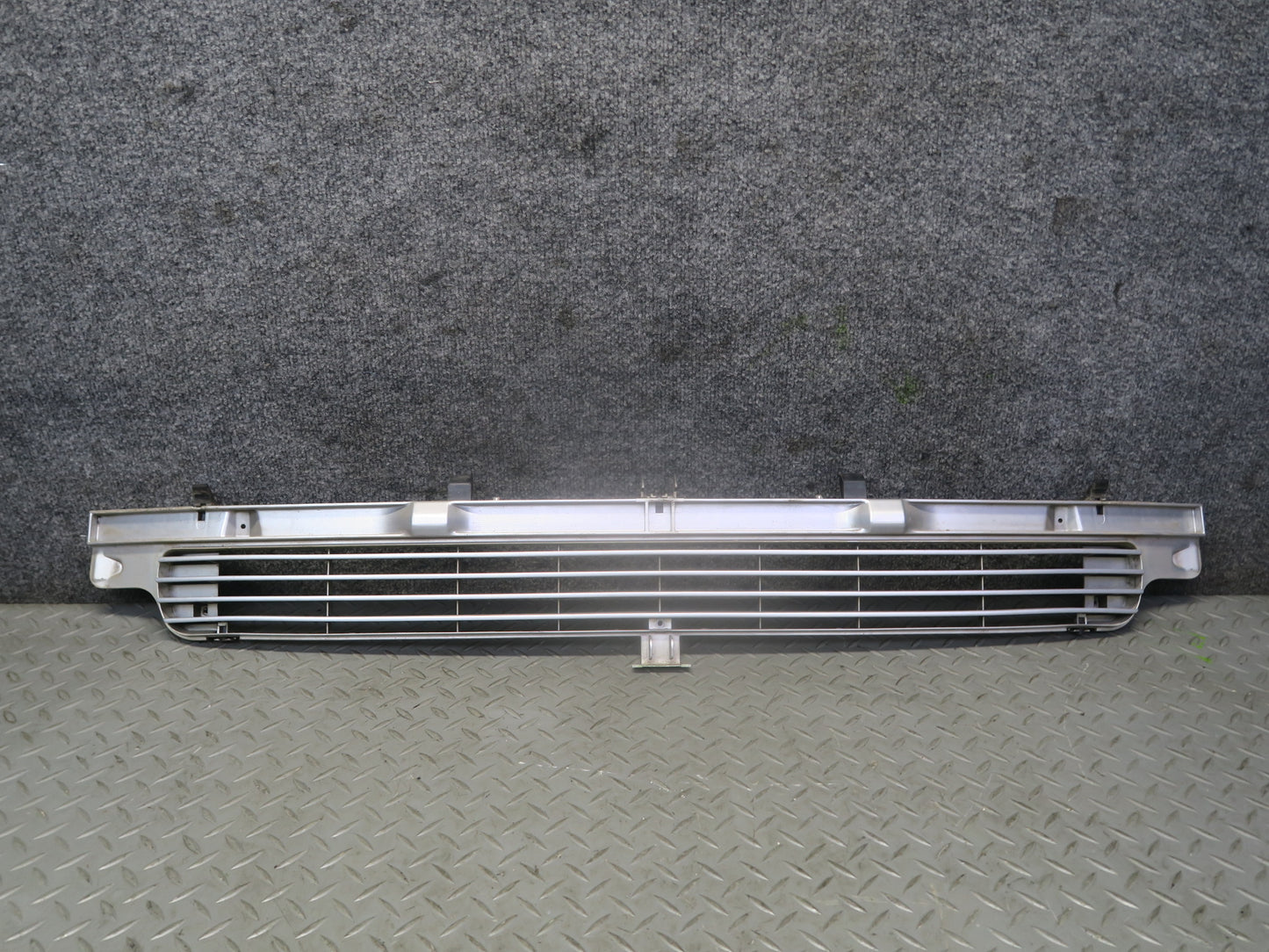 99-03 VW Eurovan T4 Front Radiator Center Lower Grille Silver 7D0853654 OEM