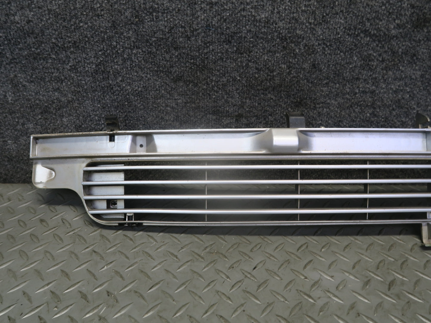 99-03 VW Eurovan T4 Front Radiator Center Lower Grille Silver 7D0853654 OEM