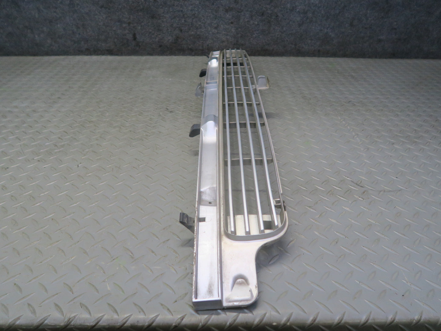 99-03 VW Eurovan T4 Front Radiator Center Lower Grille Silver 7D0853654 OEM