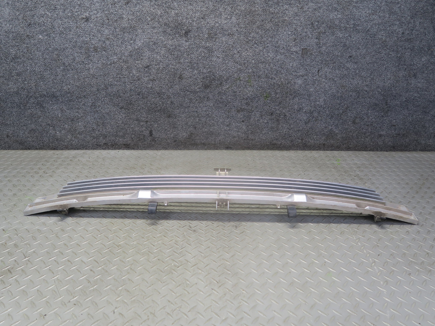 99-03 VW Eurovan T4 Front Radiator Center Lower Grille Silver 7D0853654 OEM