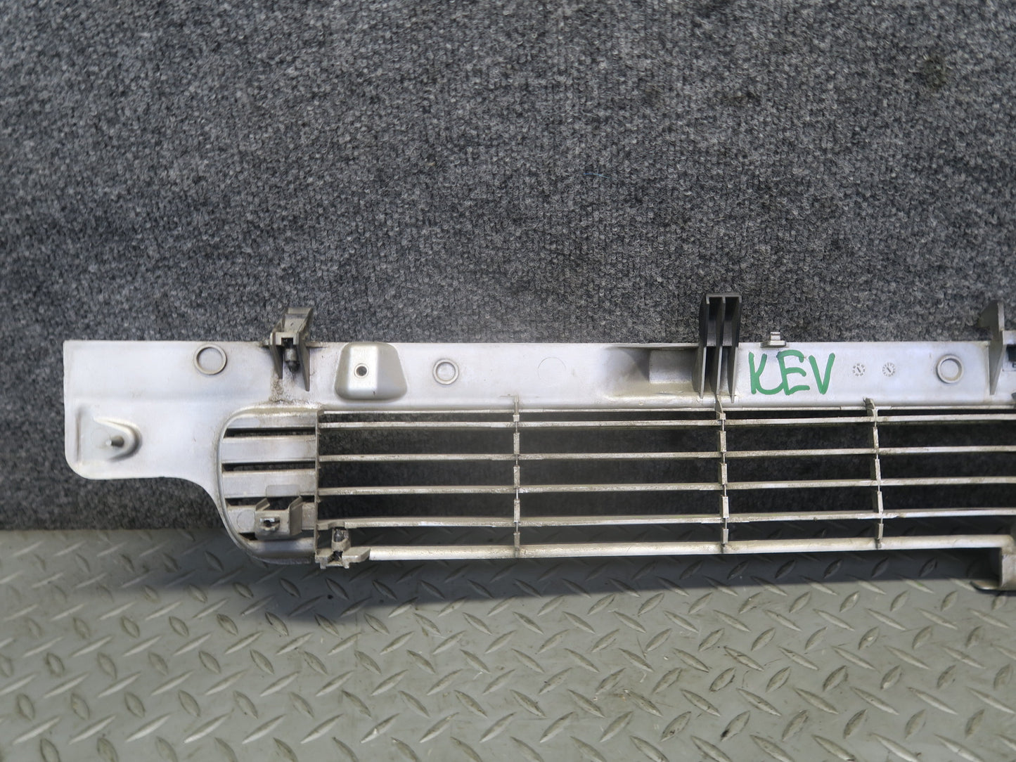 99-03 VW Eurovan T4 Front Radiator Center Lower Grille Silver 7D0853654 OEM