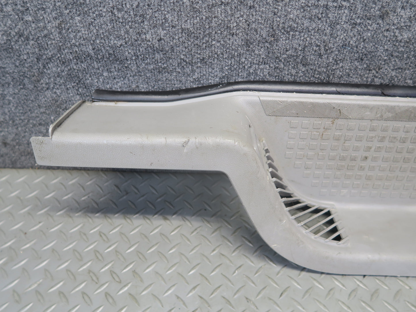 99-03 VW Eurovan T4 Right Door Sliding Step Trim Panel 701863726B OEM