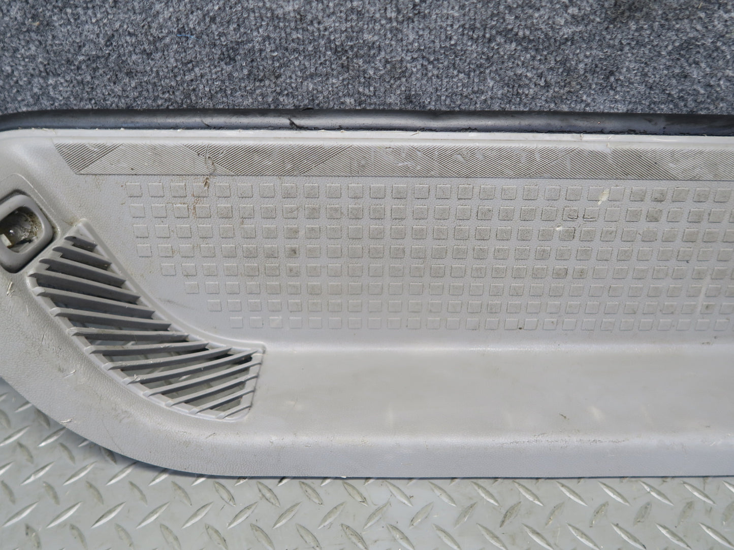 99-03 VW Eurovan T4 Right Door Sliding Step Trim Panel 701863726B OEM