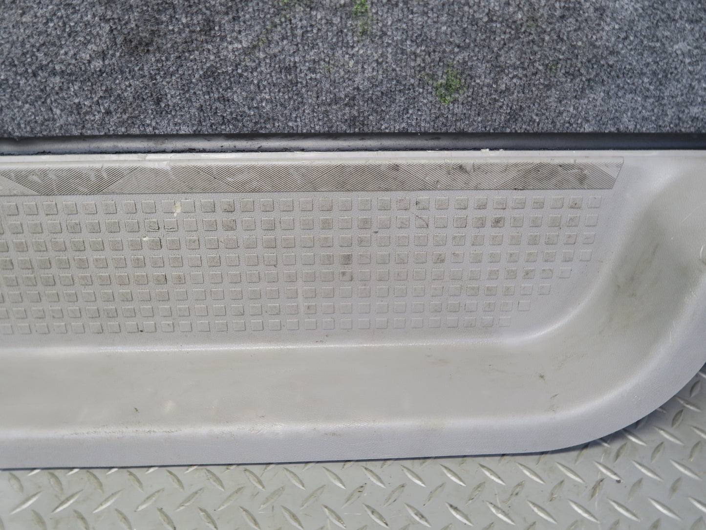 99-03 VW Eurovan T4 Right Door Sliding Step Trim Panel 701863726B OEM