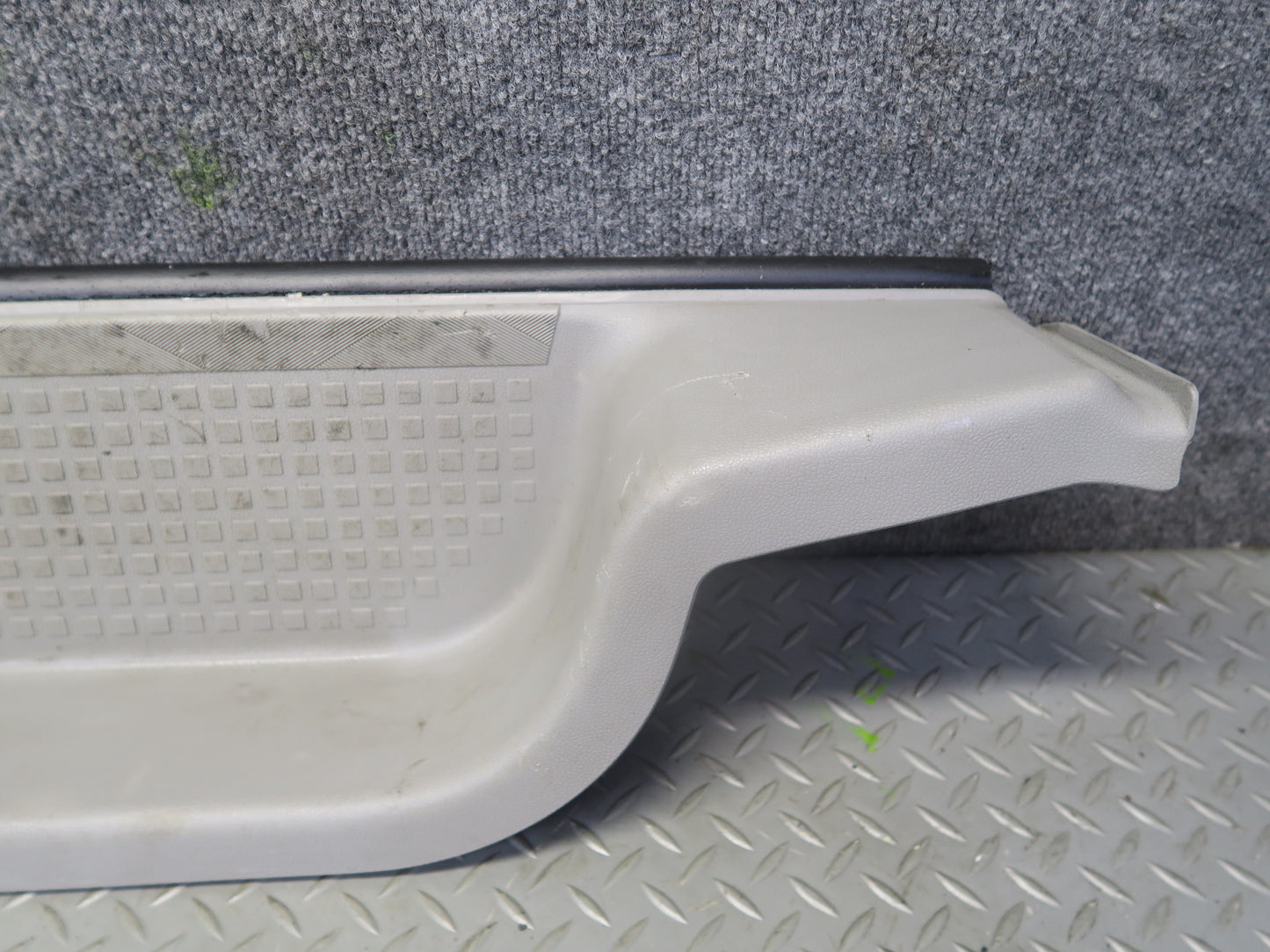 99-03 VW Eurovan T4 Right Door Sliding Step Trim Panel 701863726B OEM