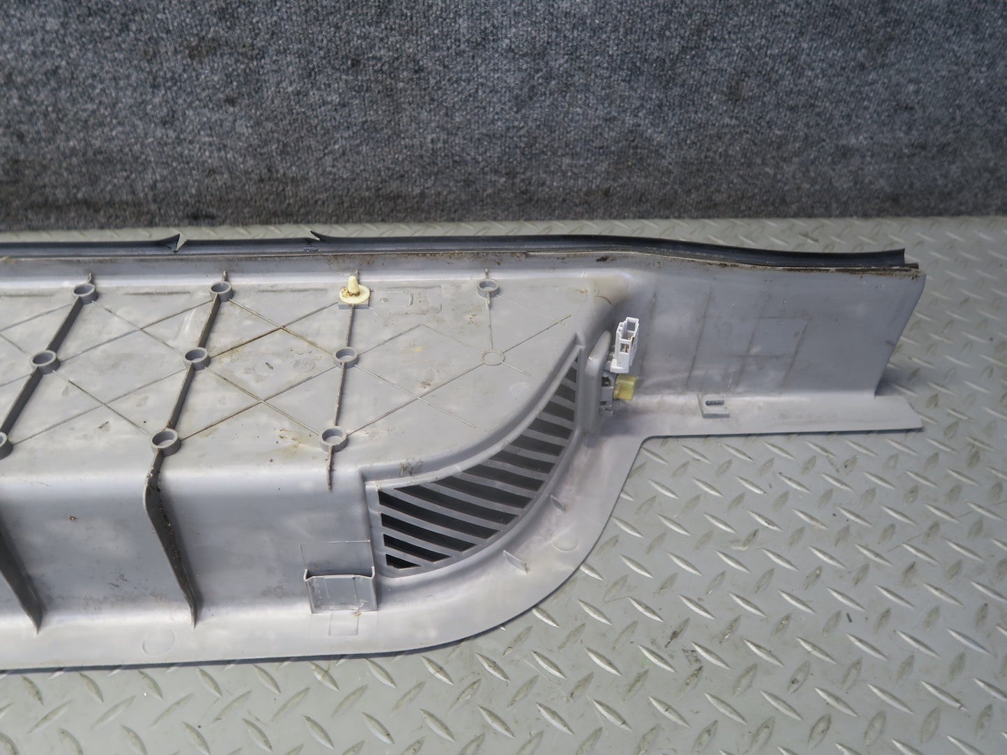 99-03 VW Eurovan T4 Right Door Sliding Step Trim Panel 701863726B OEM