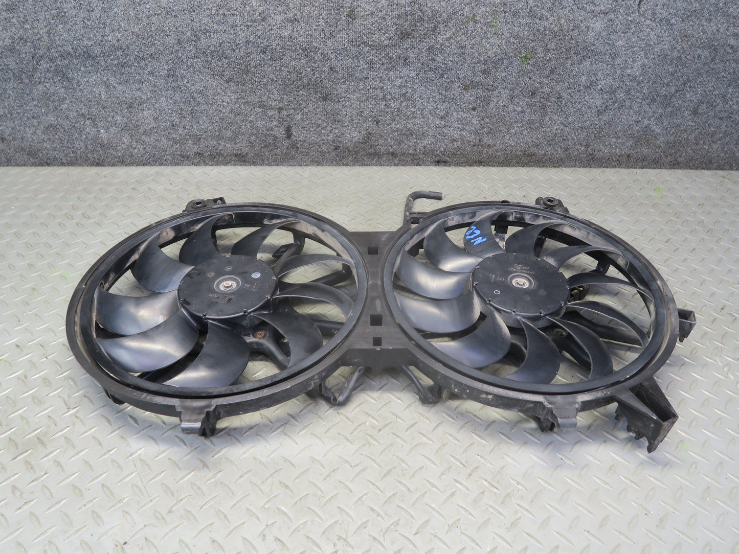 09-20 Nissan Z34 370Z Engine Cooling Dual Fan Motor Shroud OEM