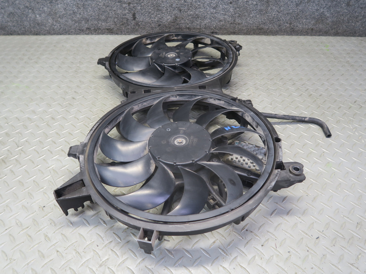 09-20 Nissan Z34 370Z Engine Cooling Dual Fan Motor Shroud OEM
