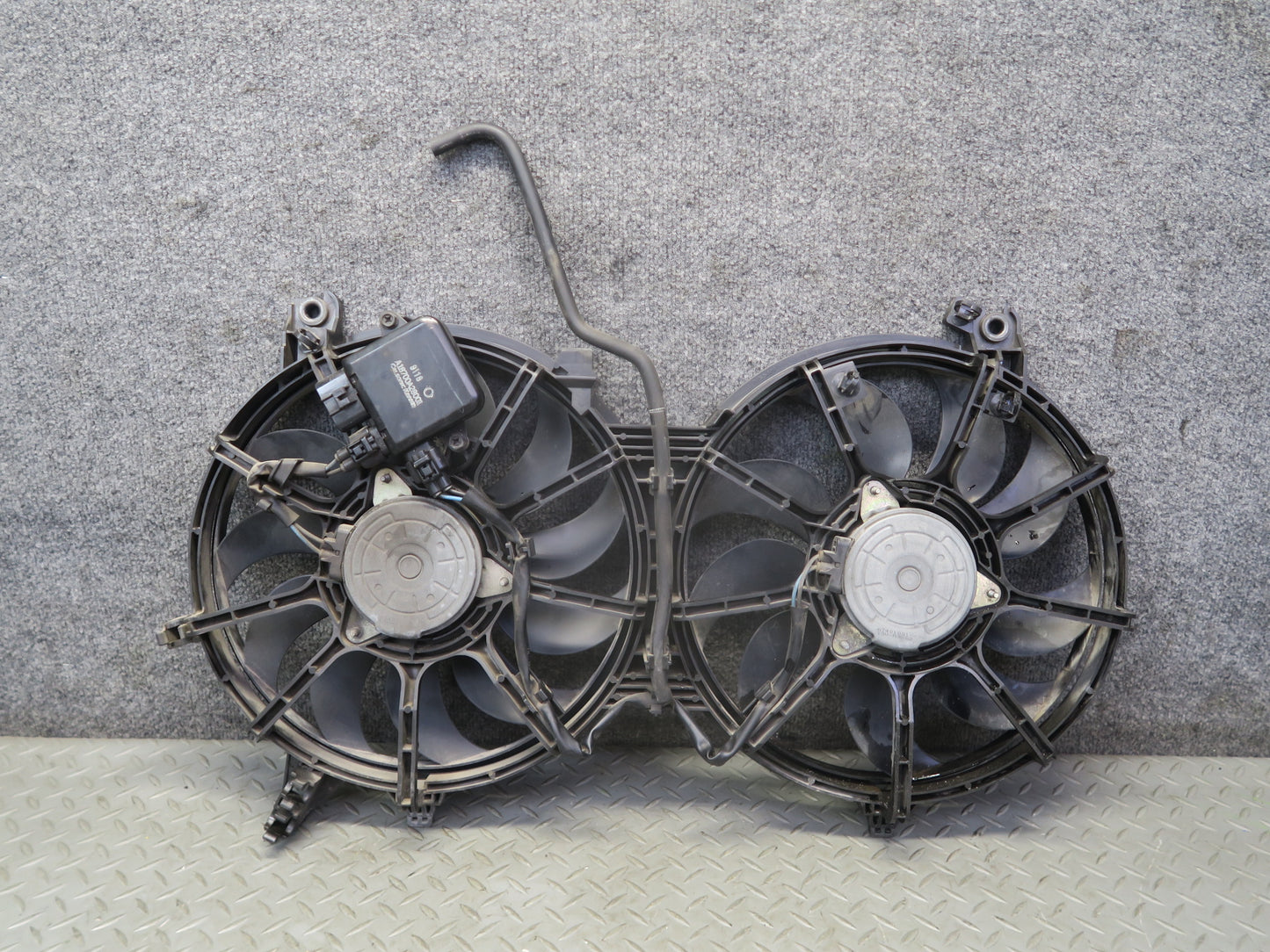 09-20 Nissan Z34 370Z Engine Cooling Dual Fan Motor Shroud OEM