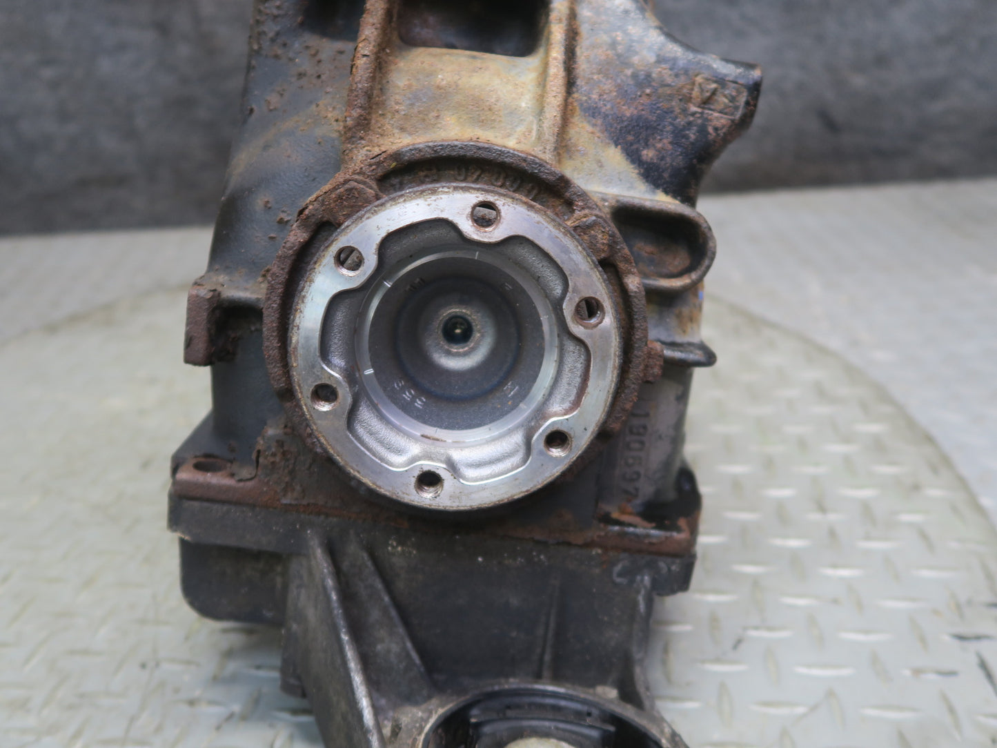 96-99 BMW E36/7 Z3 1.9L M44 M/T Rear Differential Carrier 3:45 Ratio OEM