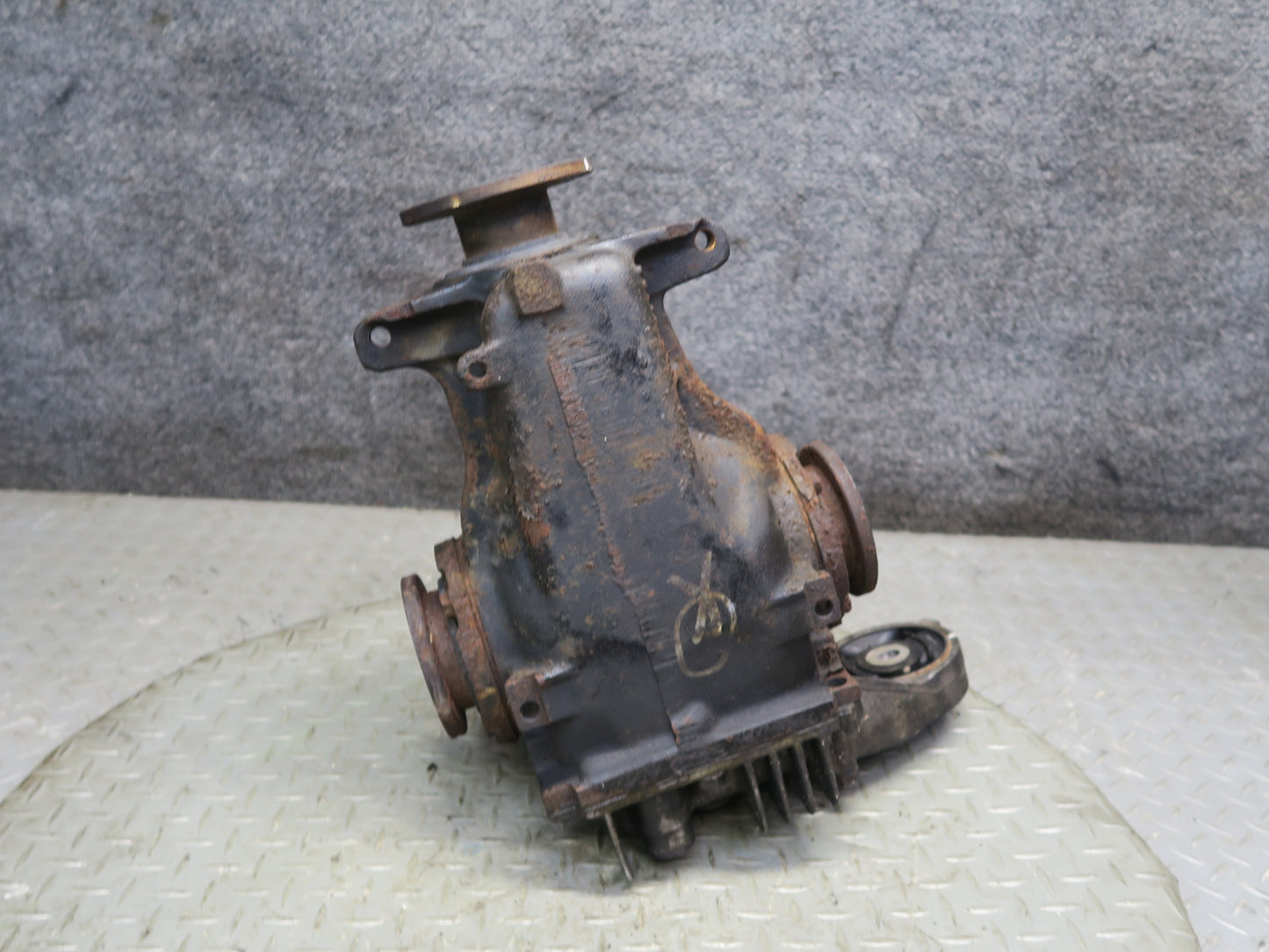 96-99 BMW E36/7 Z3 1.9L M44 M/T Rear Differential Carrier 3:45 Ratio OEM