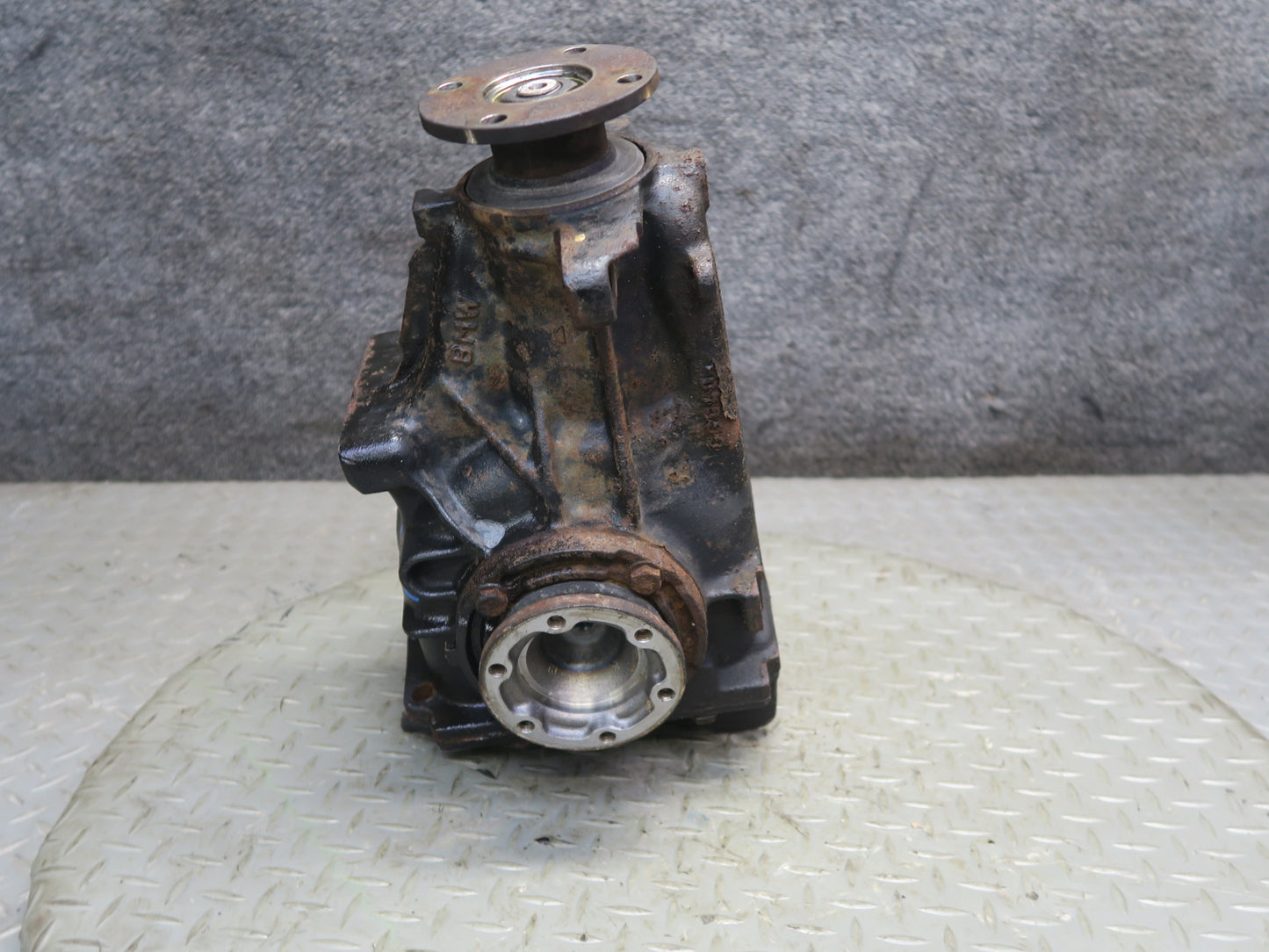 96-99 BMW E36/7 Z3 1.9L M44 M/T Rear Differential Carrier 3:45 Ratio OEM