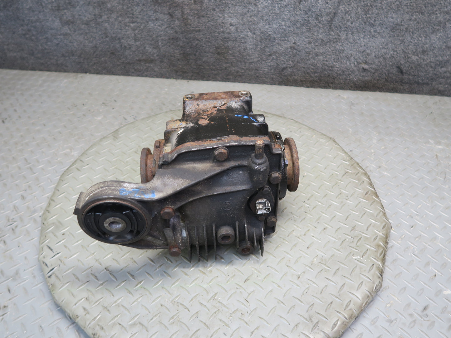 96-99 BMW E36/7 Z3 1.9L M44 M/T Rear Differential Carrier 3:45 Ratio OEM