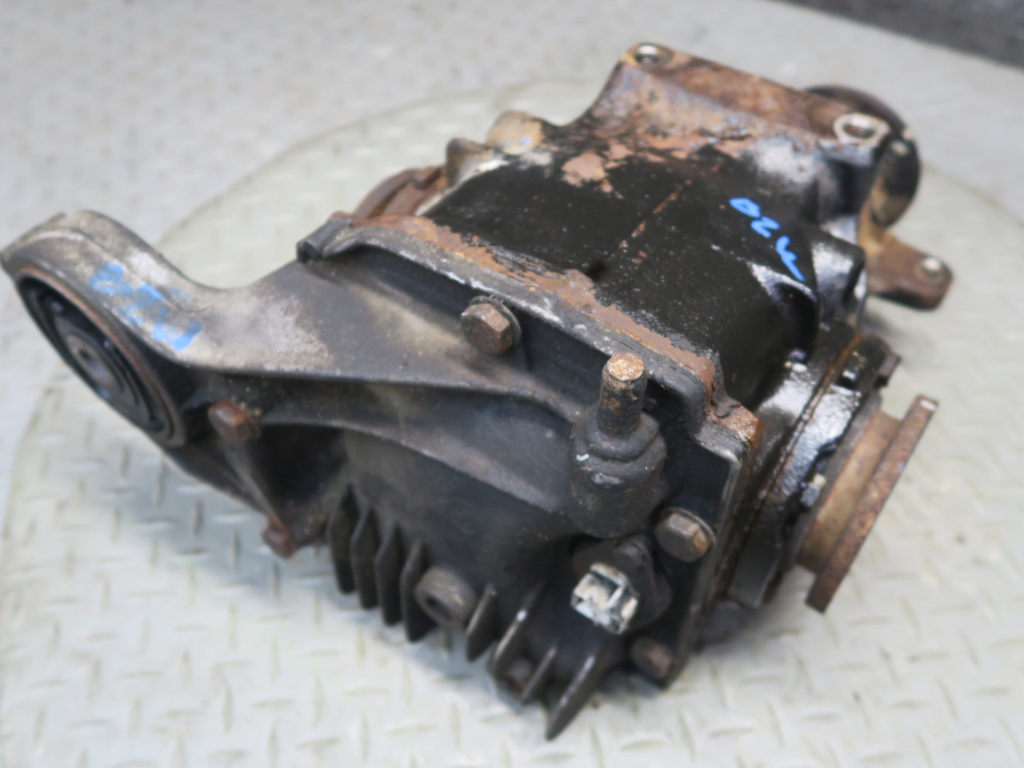 96-99 BMW E36/7 Z3 1.9L M44 M/T Rear Differential Carrier 3:45 Ratio OEM