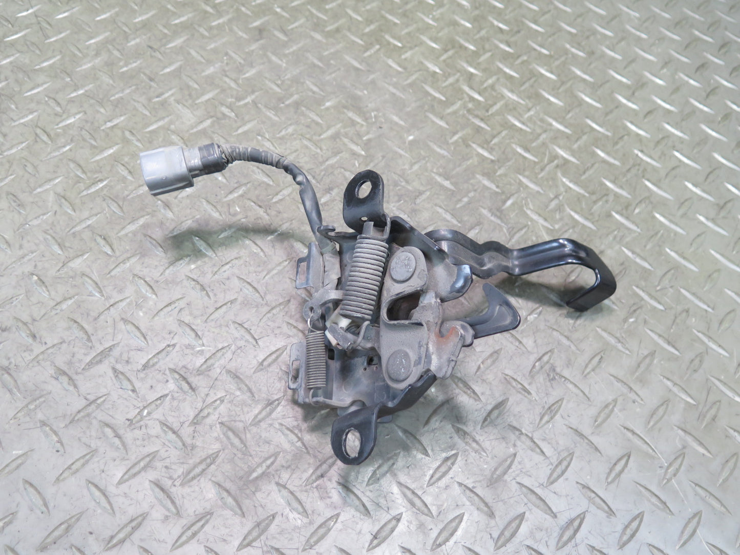 2010-2014 Lexus URJ150L GX460 Front Hood Lock Latch