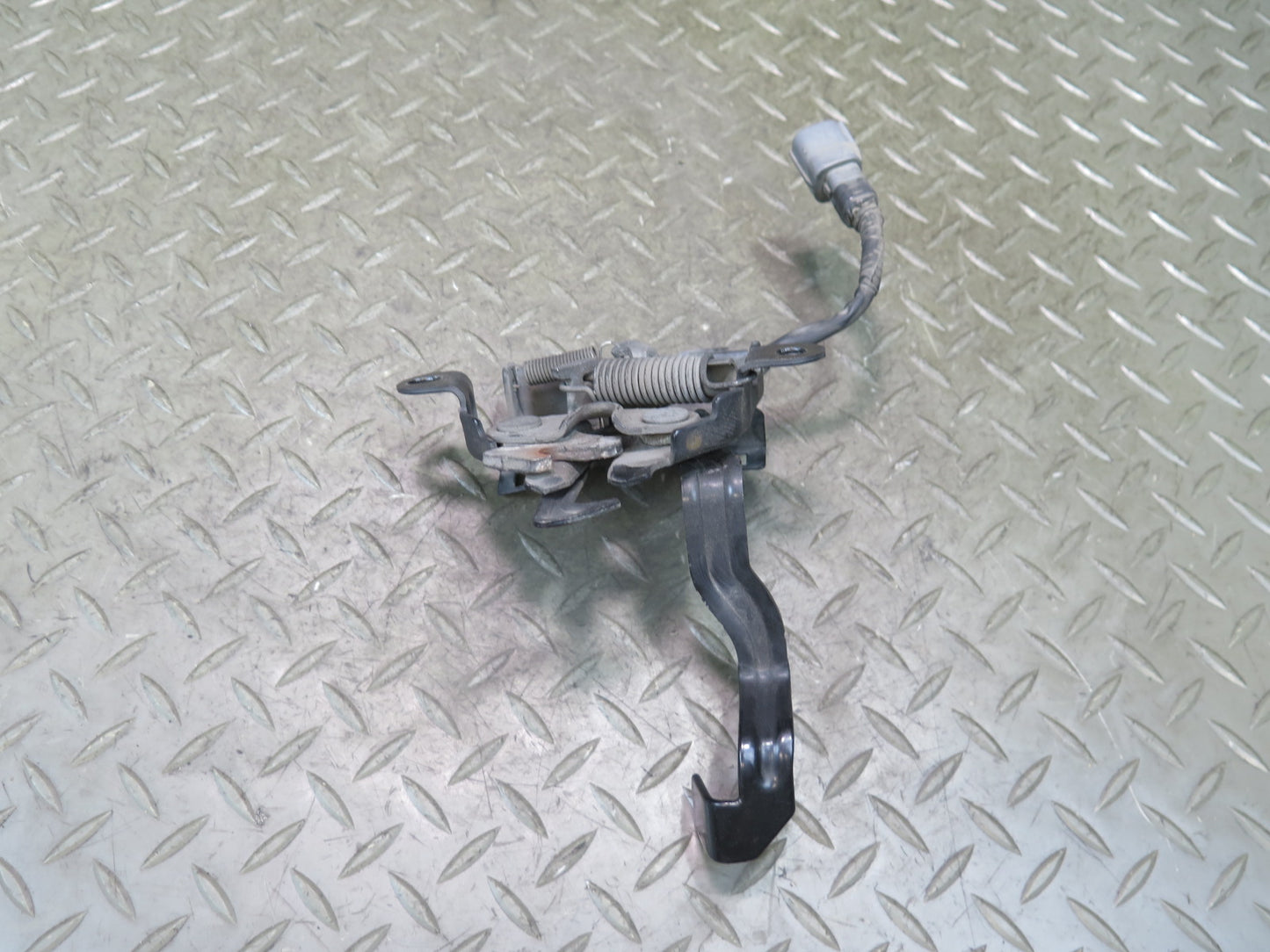 2010-2014 Lexus URJ150L GX460 Front Hood Lock Latch