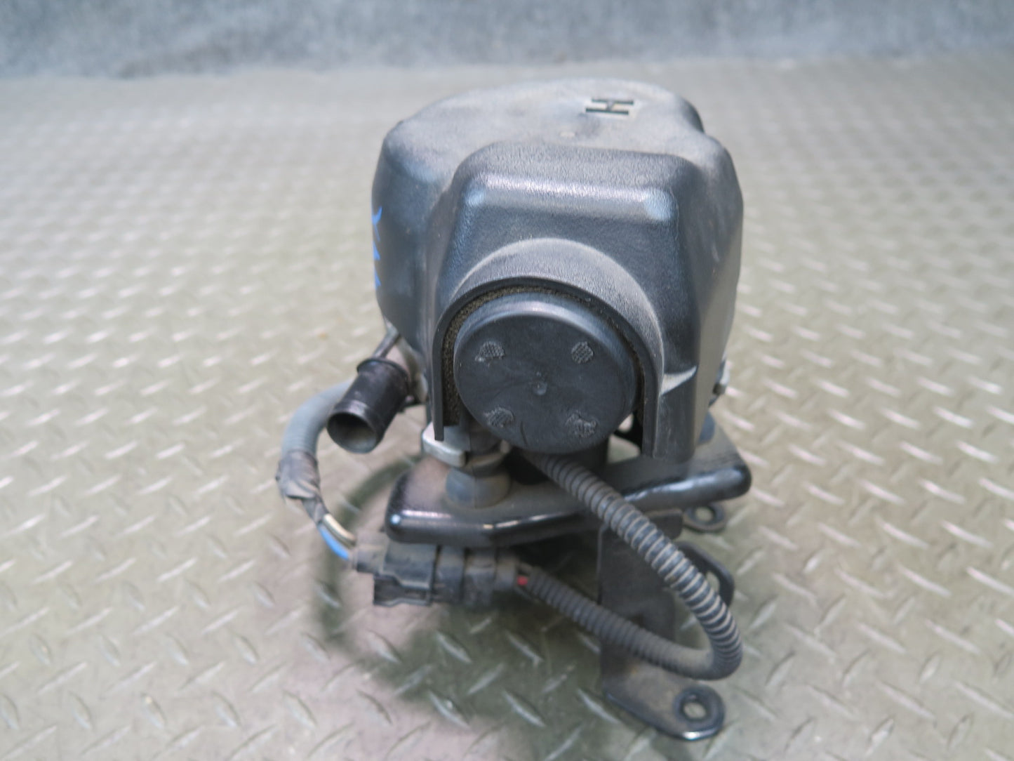 2010-2013 Lexus URJ150L GX460 Secondary Smog Air Injection Pump