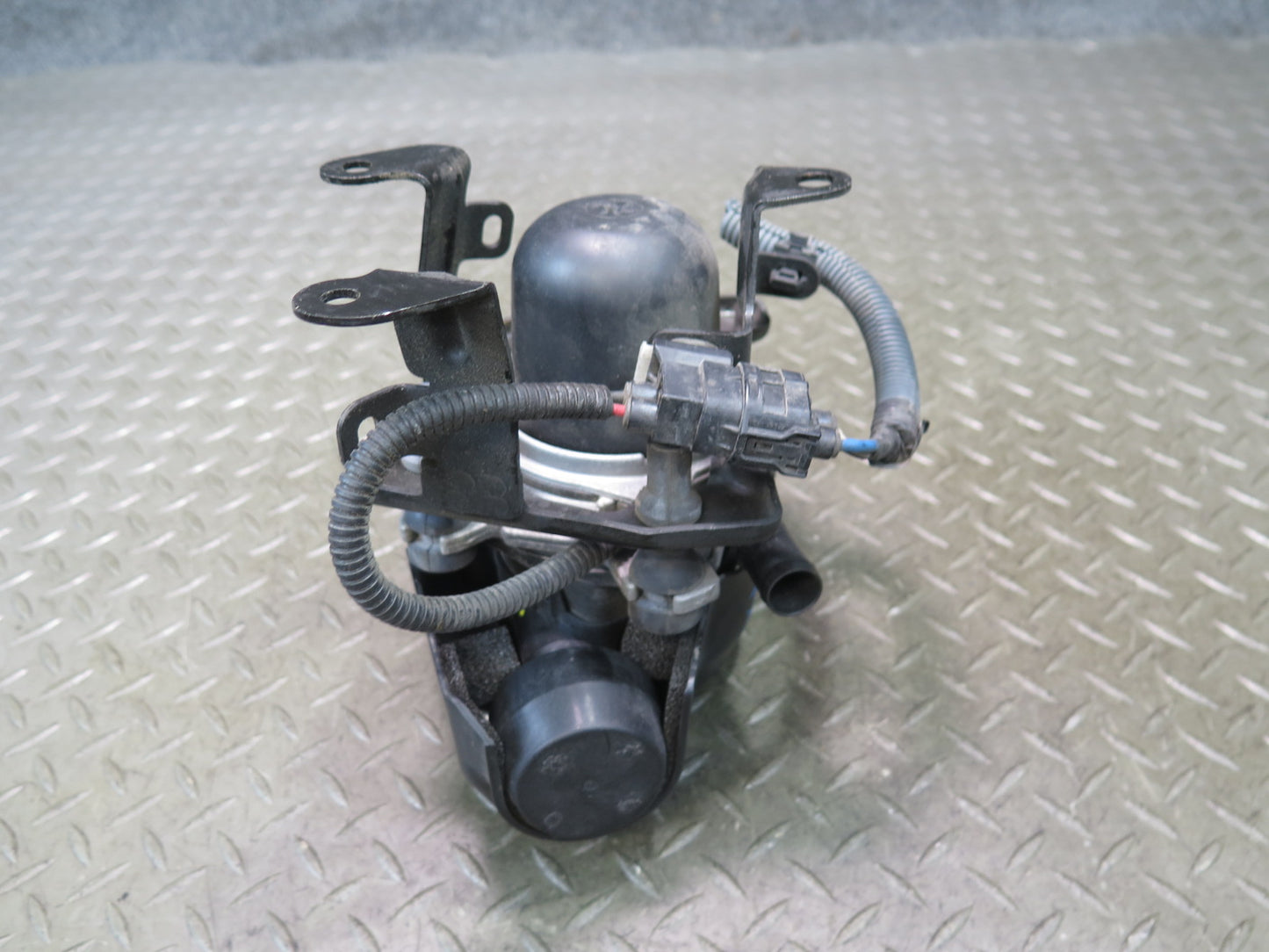2010-2013 Lexus URJ150L GX460 Secondary Smog Air Injection Pump