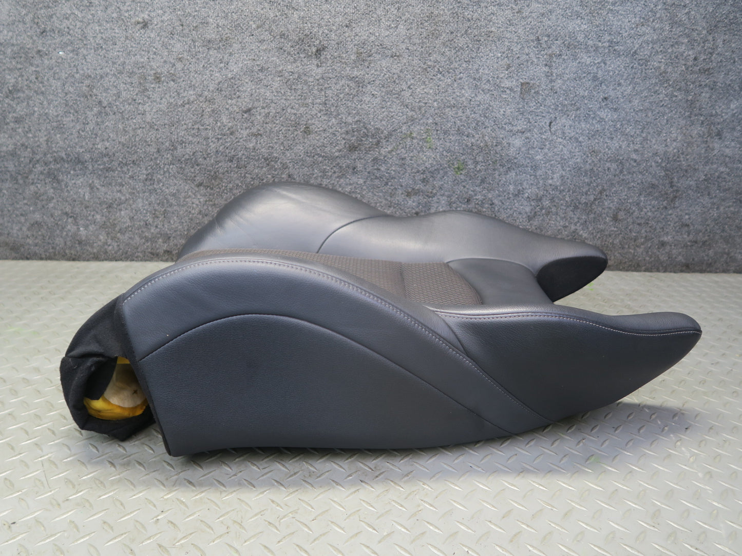 10-19 Nissan Z34 370Z Convert Front Right Seat Upper Leather Cushion OEM