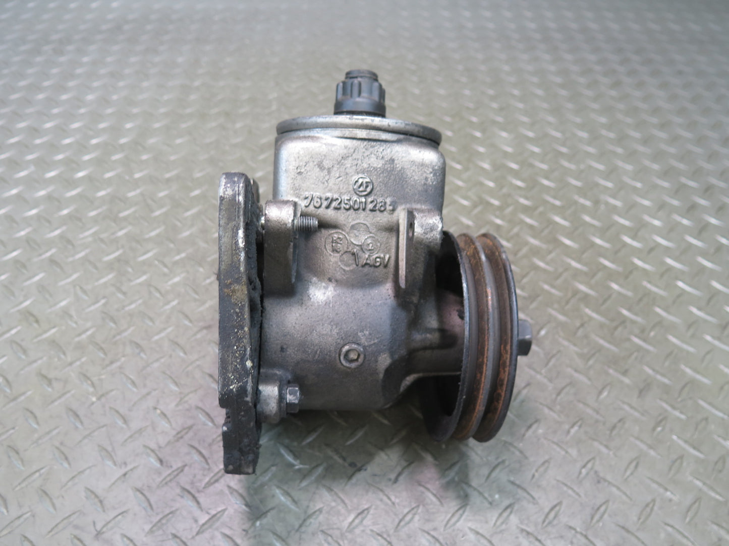 86-91 Mercedes W126 560SEC 560SEL M117 Power Steering Pump OEM