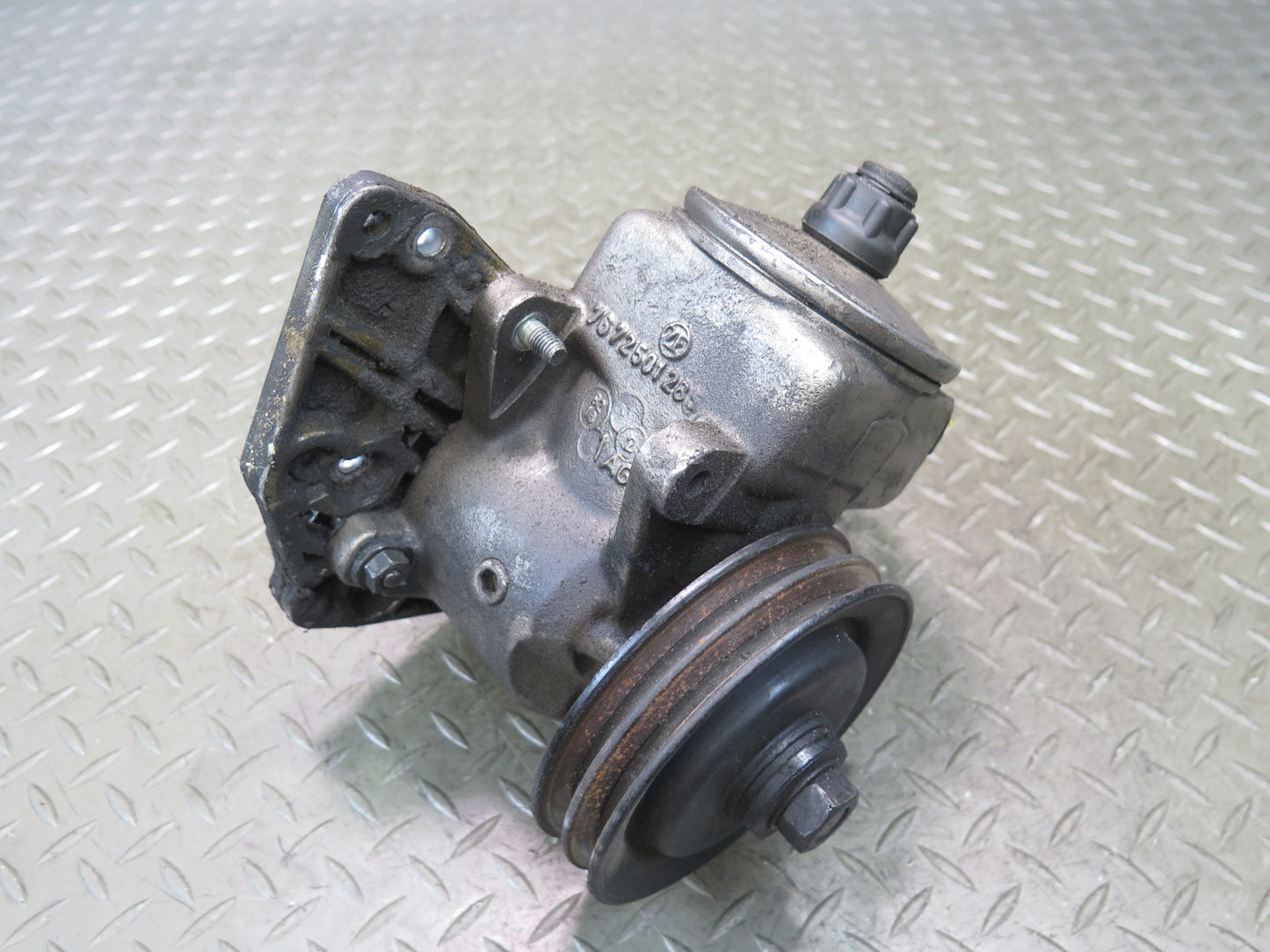 86-91 Mercedes W126 560SEC 560SEL M117 Power Steering Pump OEM