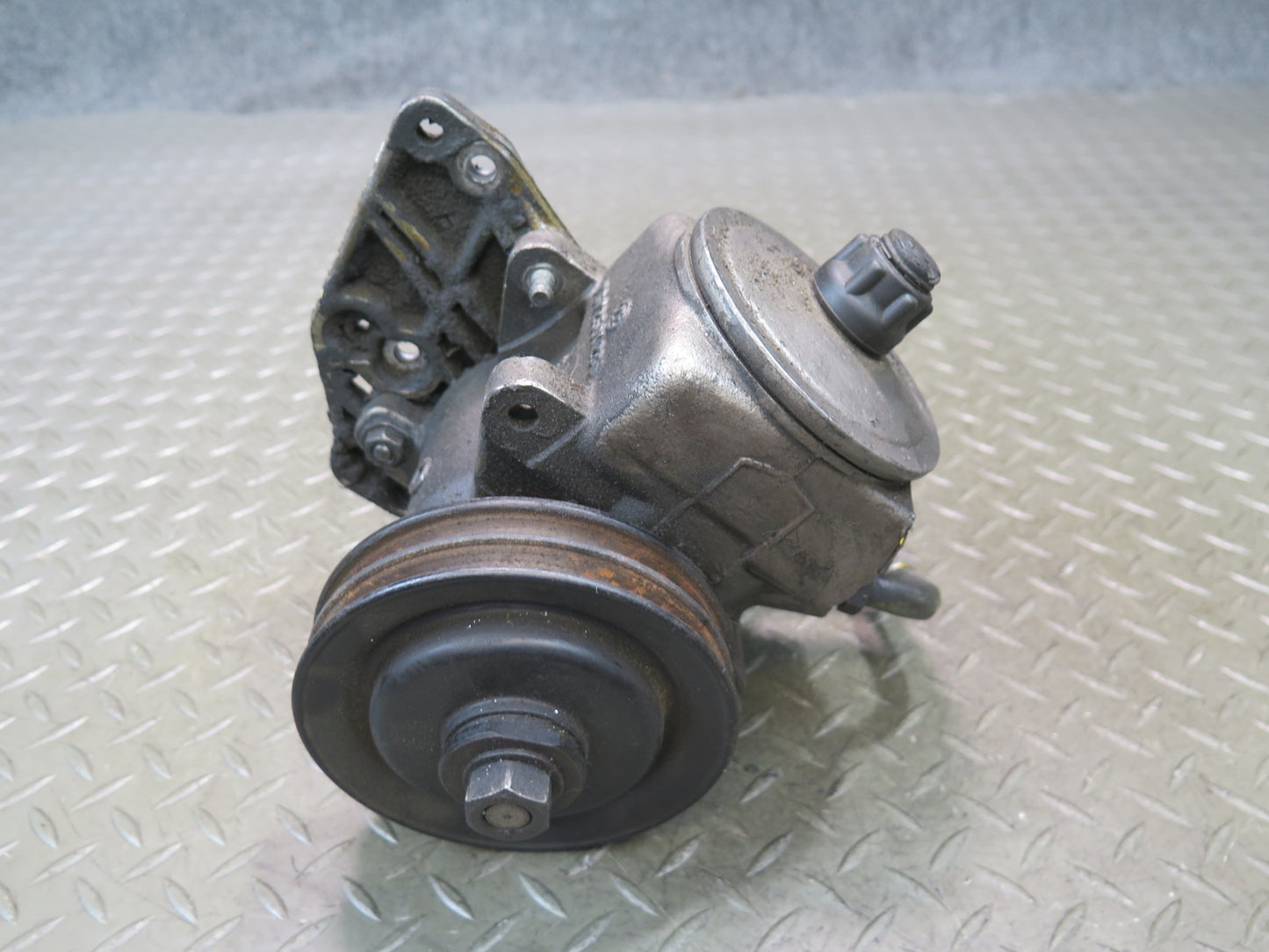 86-91 Mercedes W126 560SEC 560SEL M117 Power Steering Pump OEM