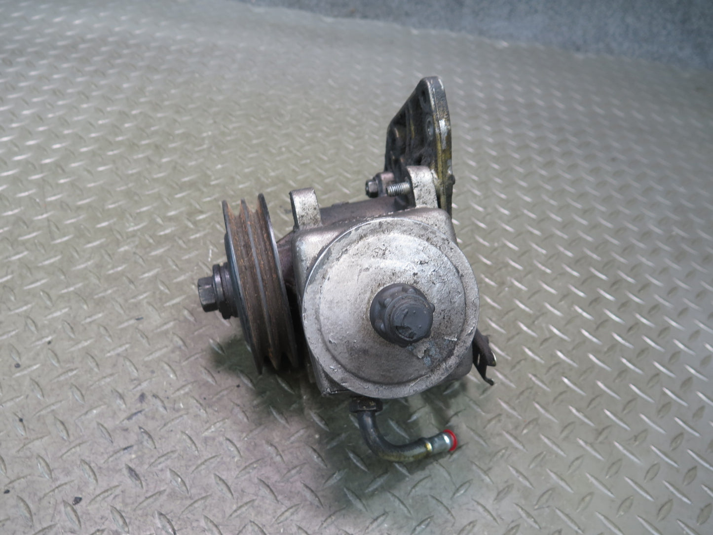 86-91 Mercedes W126 560SEC 560SEL M117 Power Steering Pump OEM
